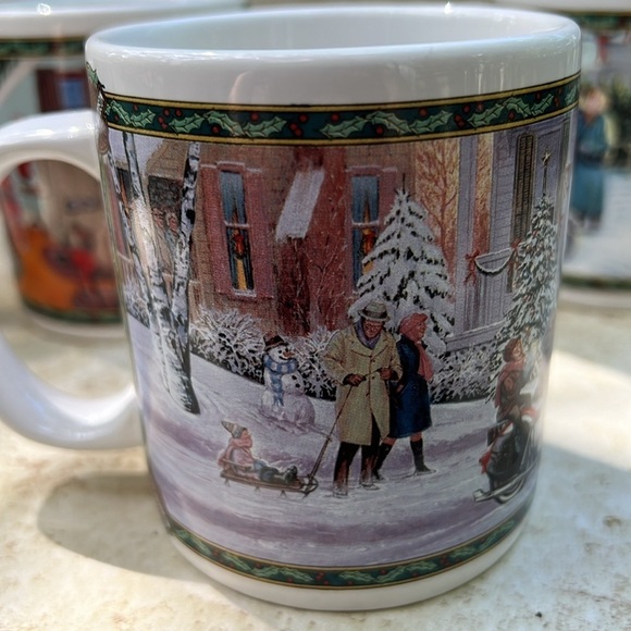 Harley Davidson set of 4 Holiday Christmas Mugs - Picture 6 of 10